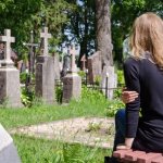 Why does a pregnant girl dream about a cemetery?