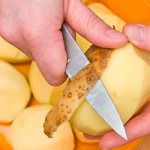 сонник чистить картошку